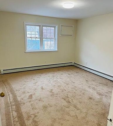 4th image of 3760 Olinville Ave