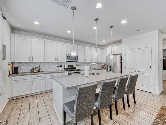 3rd image of 812 Great Sky Ct