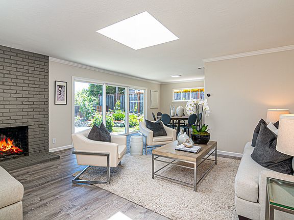5th image of 901 Edgecliff Way