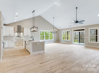 16 Dusky Ct, Hendersonville, NC 28739