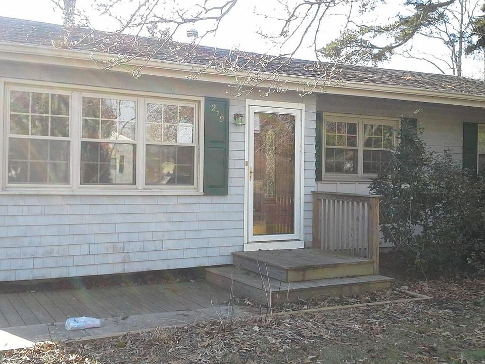 1st image of 219 Maine St