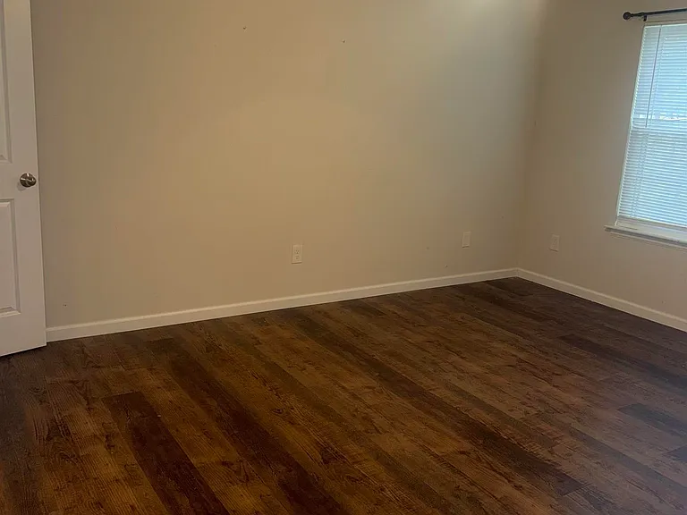 217 Colonial Ct — Photo 13