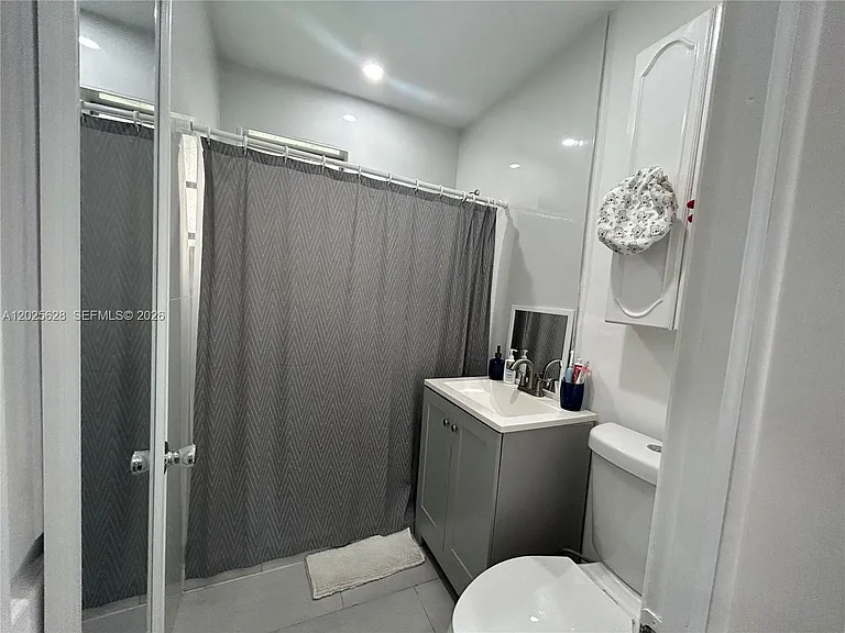 1019 NE 17th Ter #4 — Photo 6