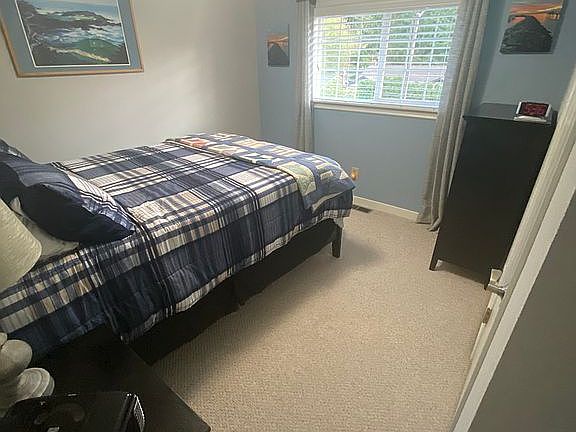 Guest bedroom upstairs 