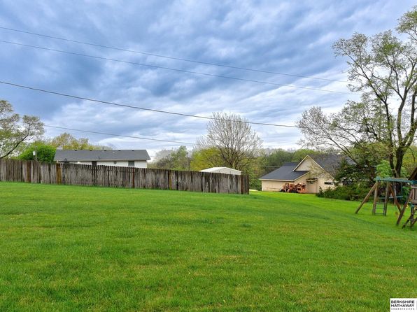 9504 Dawn Dr, Plattsmouth, NE 68048