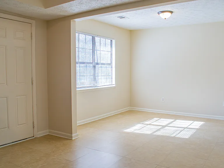 608 Wood Knoll Ct — Photo 13