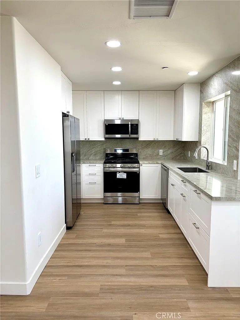 2 bed, 1100 sqft, $3,500 — Photo 4
