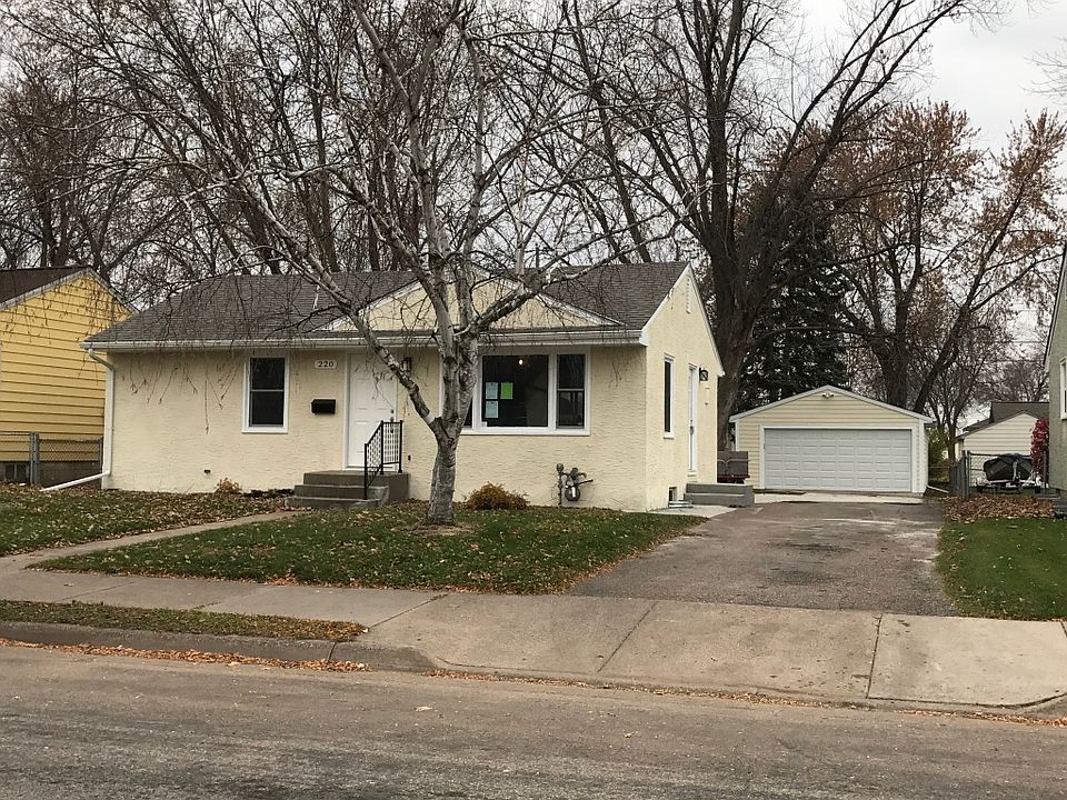 1st image of 220 Poplar St E