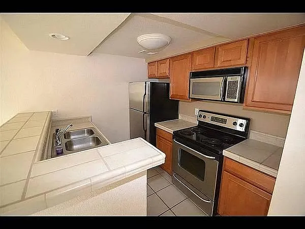 2210 Miguel Chavez Rd #411 — Photo 3