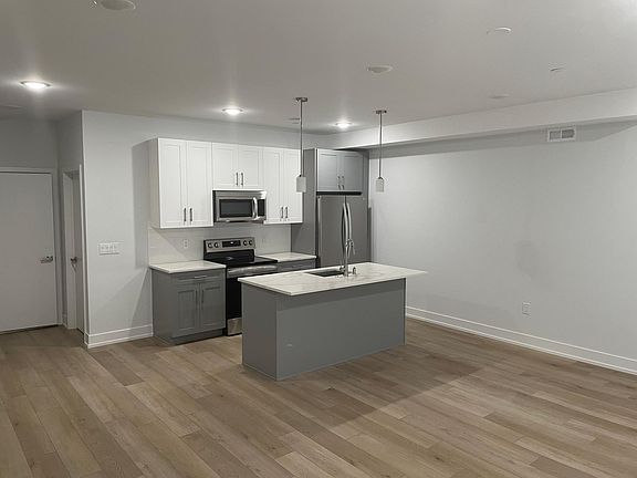 3rd image of 2156 N Darien St Unit 1
