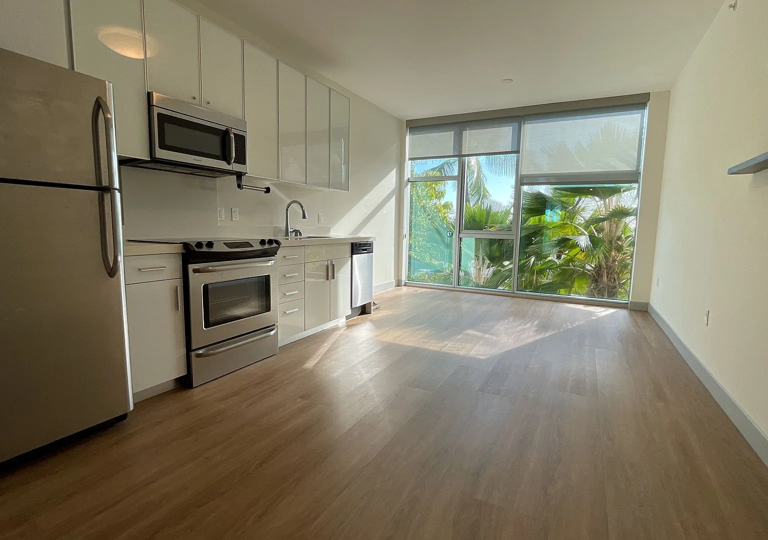 Super Convenient Studio in the Heart of Kakaako — Photo 1