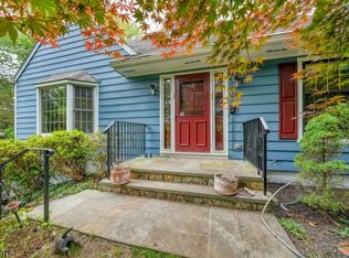 18 E Valley Brook Rd, Long Valley, NJ 07853