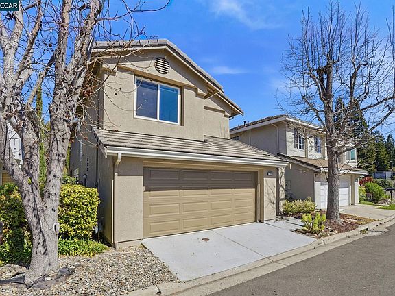 2nd image of 111 Lakeridge Ln