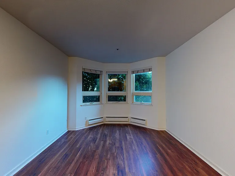 2000 Post — Photo 104