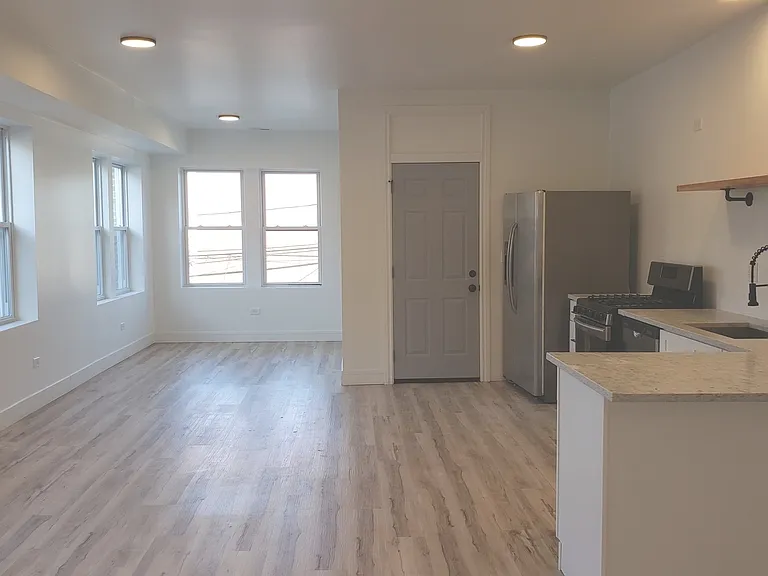 1121 N Mozart St #2 — Photo 2