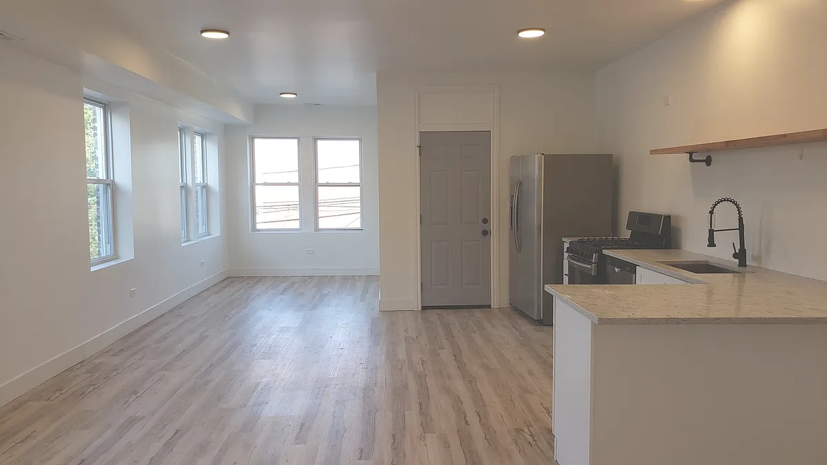 Building Photo - 1121 N Mozart St #2