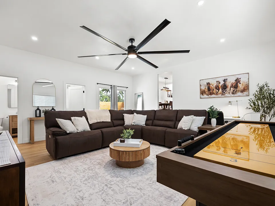 3940 Alta Loma Dr