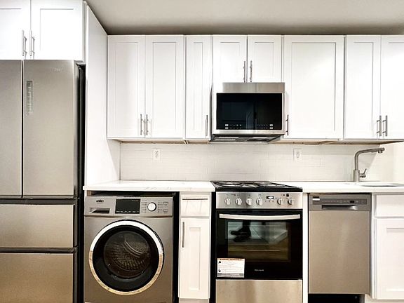4th image of 827 Putnam Ave #1B