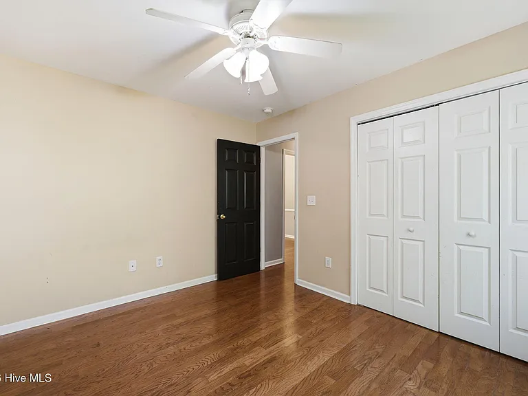 106 Lakeside Green Dr — Photo 22