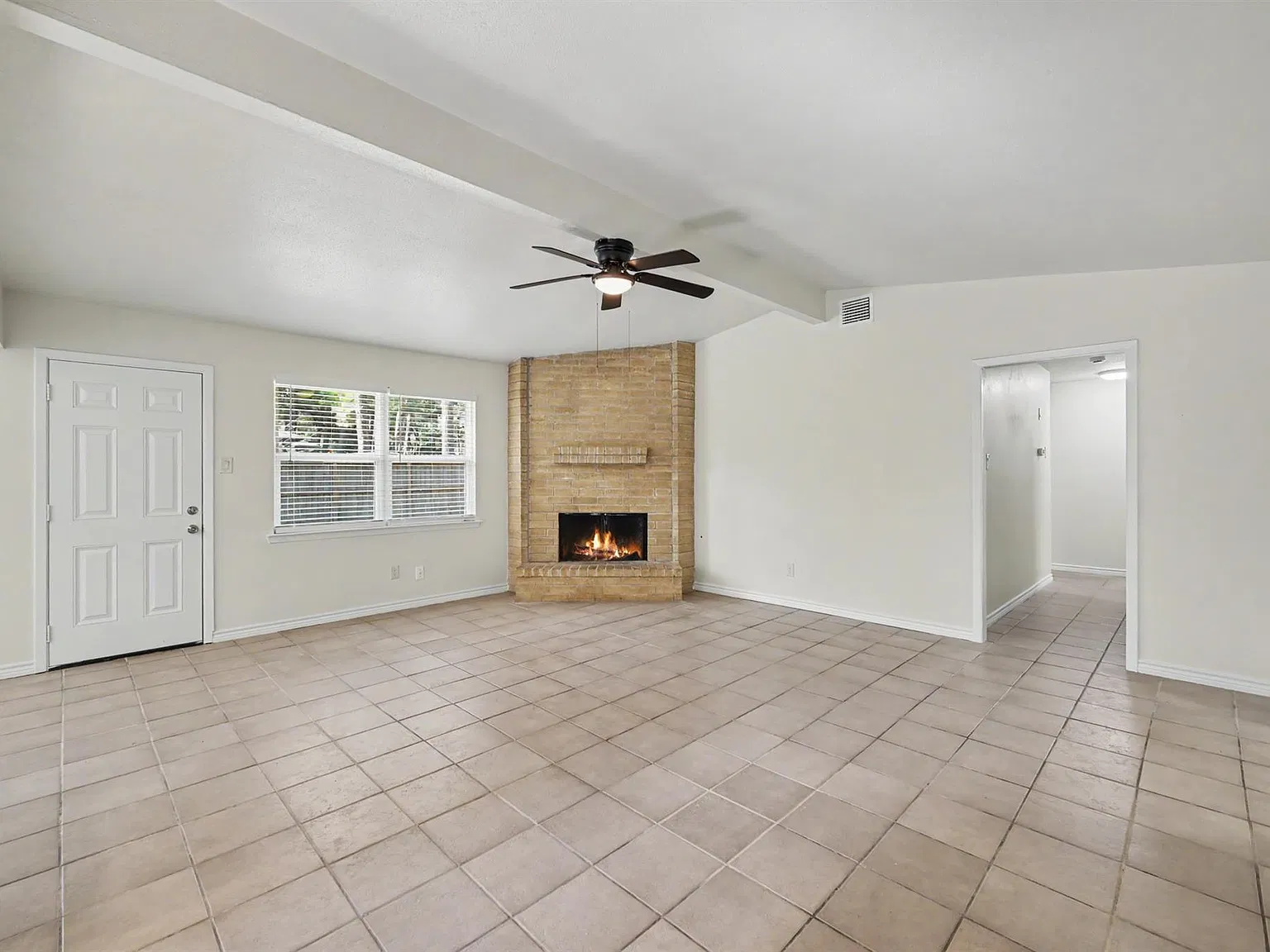 4 bed, 2.0 bath, 1376 sqft, $1,950 — Photo 4