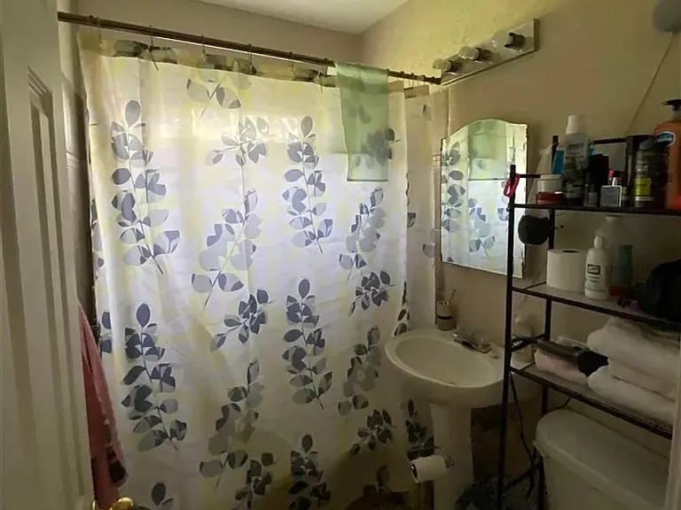 1225 SW 25th Pl — Photo 7