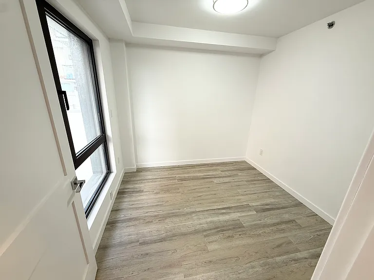 3515 146th St #4F — Photo 7