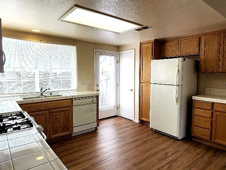 809 Daniels Ave — Photo 5
