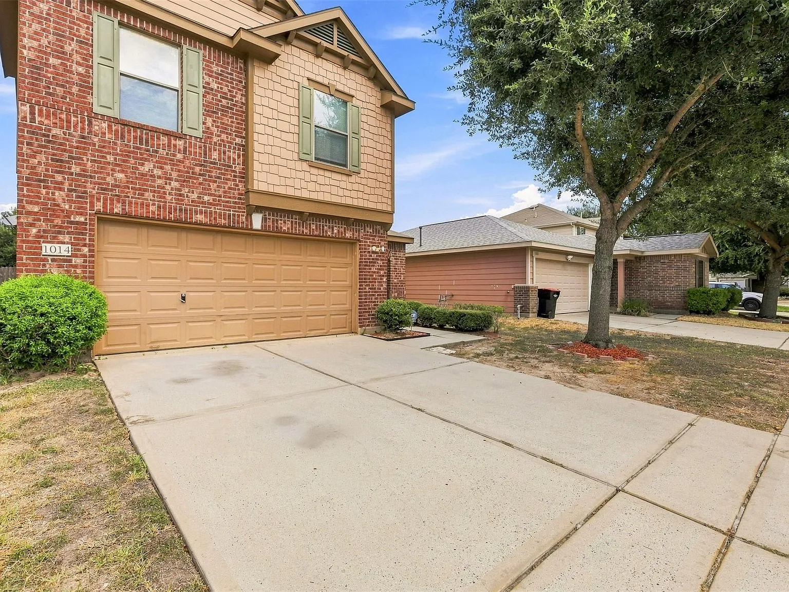 3 bed, 2.5 bath, 1908 sqft, $1,975 — Photo 2