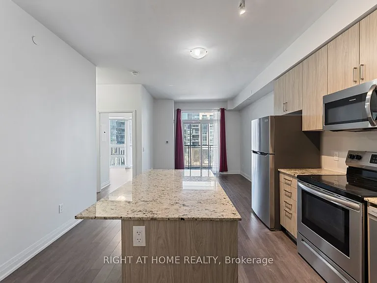 10 Meadowglen Pl — Photo 11