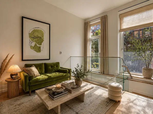 330 Grand St #1A, New York, NY 10002
