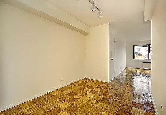 4th image of 300 W 55th St APT 9X