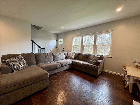 4th image of 112 Creese Street Ext