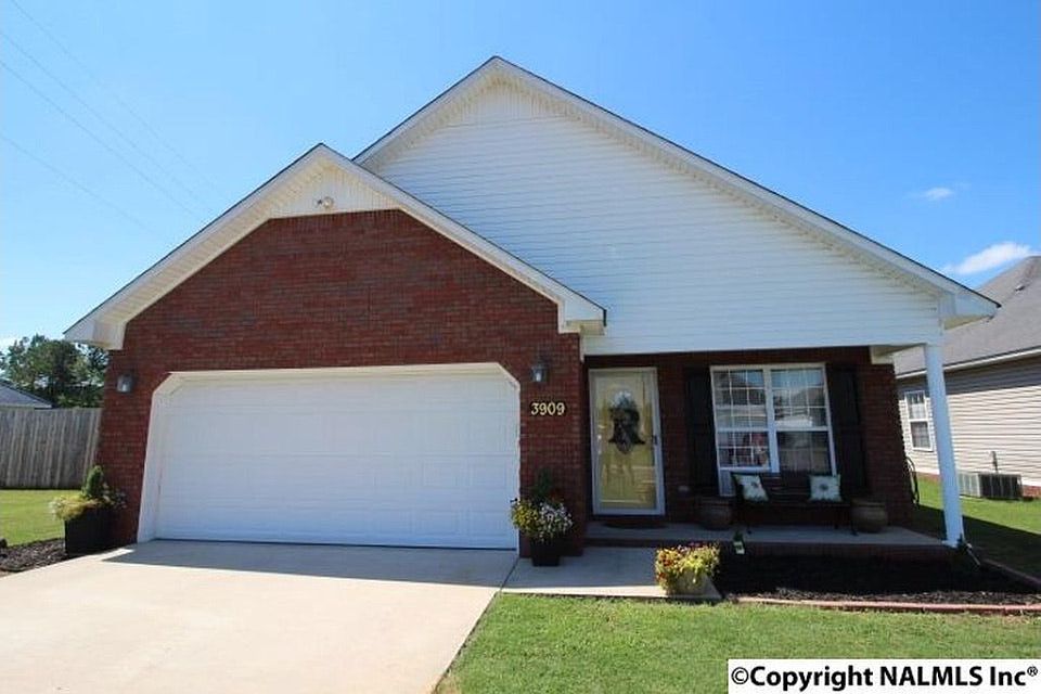 2nd image of 3909 Boxwood Ln SW