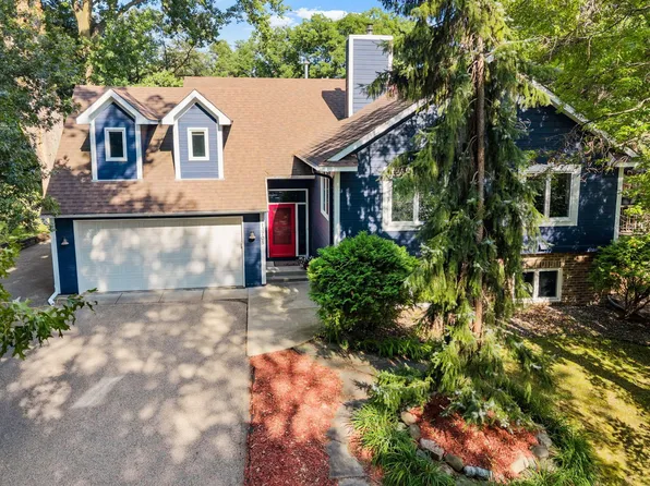 13705 Country Pl, Burnsville, MN 55337