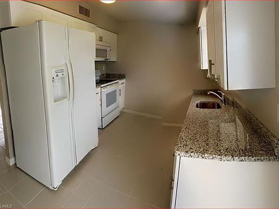 4th image of 1024 SE 24th Ave APT 3
