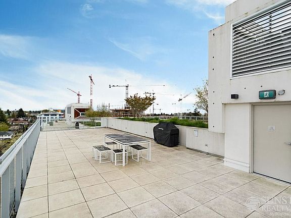 3rd image of 5688 Willow St #208