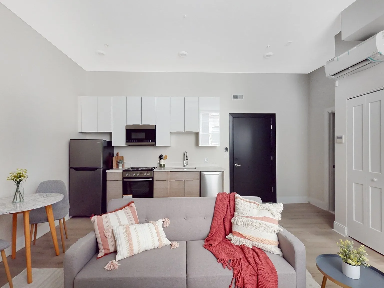 33 Hermon St — Photo 3