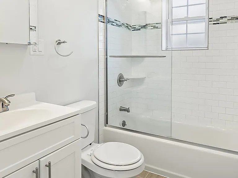 Mary Ann Apartments — Photo 10