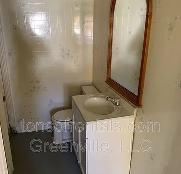 205 Curry St — Photo 11