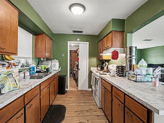 5th image of 1096 MARLOW AVENUE