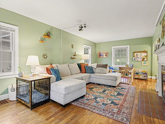 5th image of 1902 Greenlawn Ave