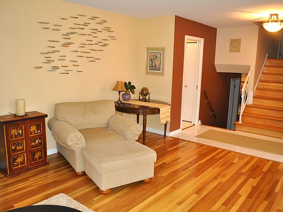 3rd image of 1209 E Campbell St