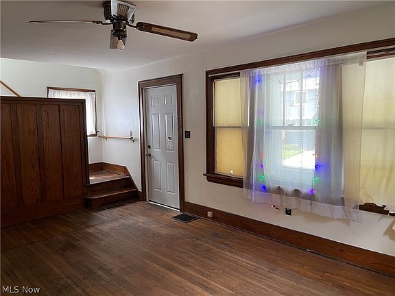 2nd image of 142 E Emerling Ave