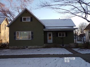 1515 Garfield Ave, Marinette, WI 54143