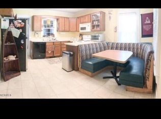5 Live Oak Cir, Lake Waccamaw, NC 28450
