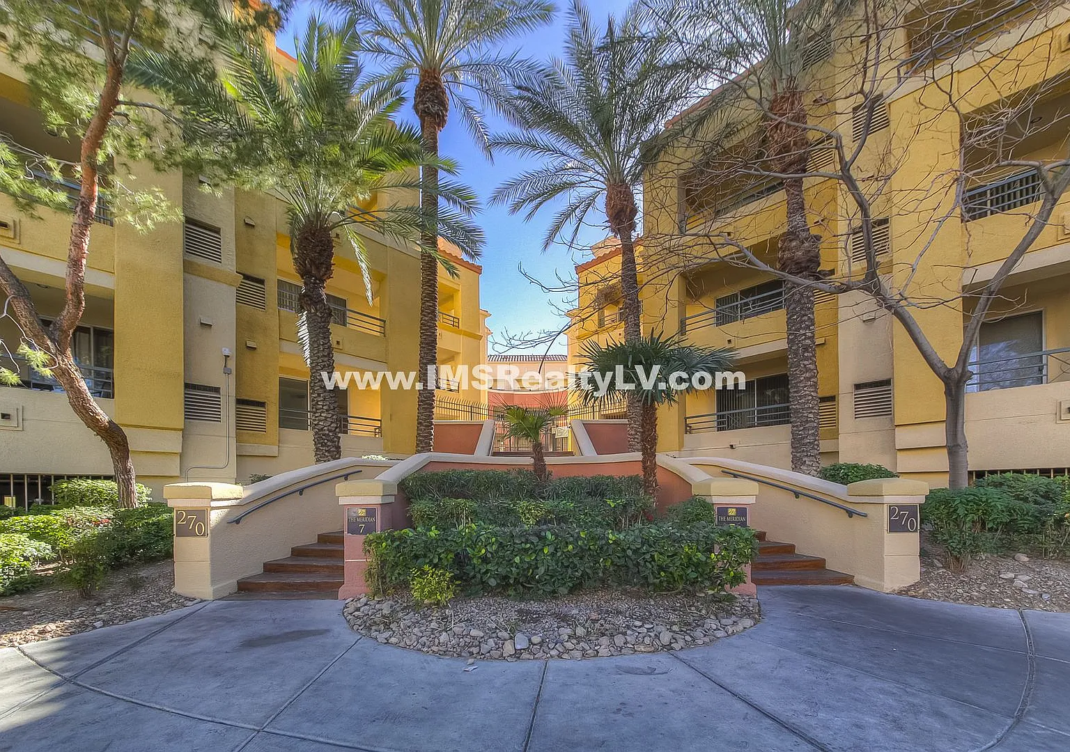 Freshly Updated 2 Bed | 2 Bath Condo w/ MSG Sphere View (New Pictures Coming Soon) — Photo 3