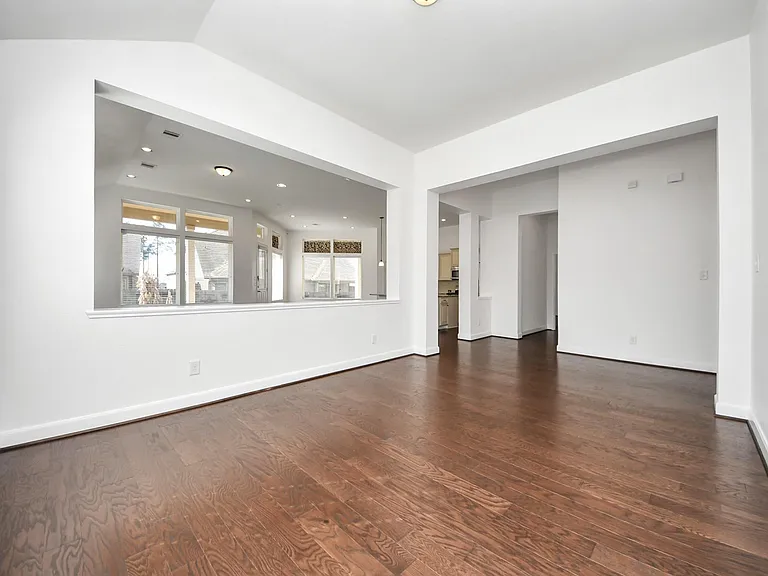 1947 Parnevik Pl — Photo 24