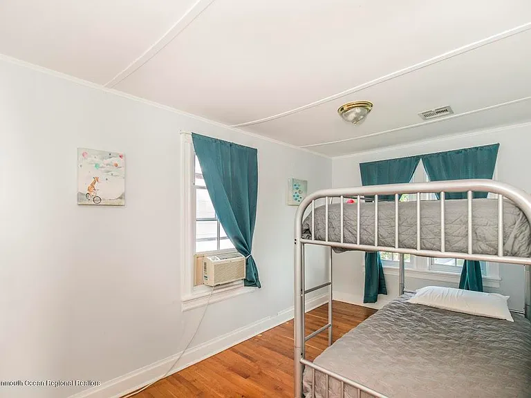 105 Webb Ave — Photo 18