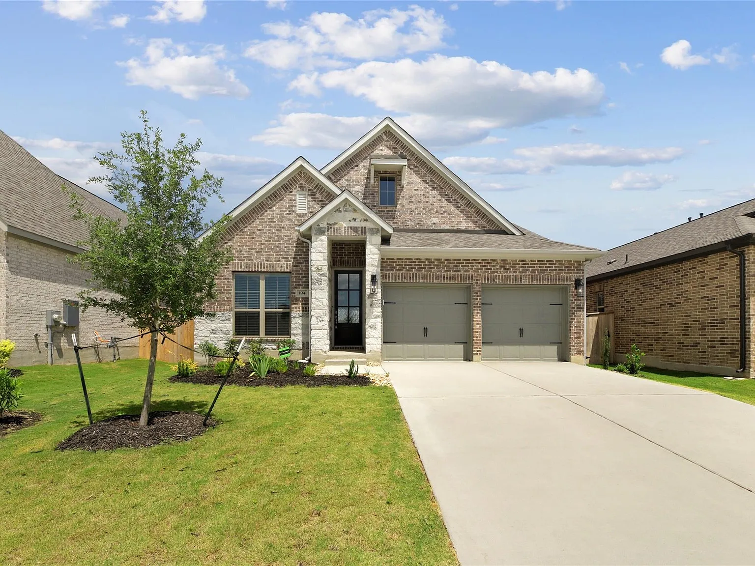 4 bed, 3.0 bath, 2350 sqft, $2,495 — Photo 1