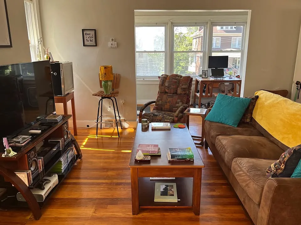 3 bed, 1200 sqft, $1,441 — Photo 3